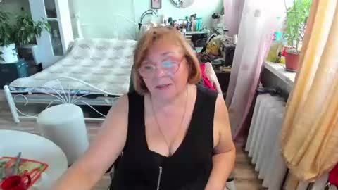 Snapshot of flowerlover8 chatting on 06-21-26, 07:11 Flowerlower online show from 06-21-26, 07:11