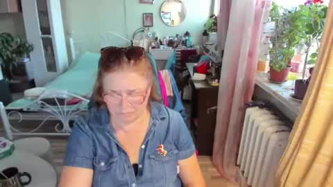 Snapshot of flowerlover8 chatting on 07-18-26, 06:34 Flowerlower online show from 07-18-26, 06:34