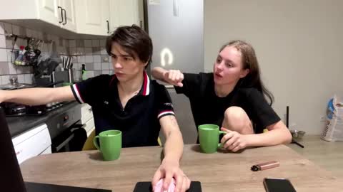 flowerscouple online show from 02-11-26, 10:15