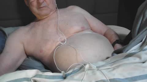 Snapshot of flshowman chatting on 02-12-25, 01:30 FLshowman online show from 02-12-25, 01:30