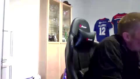 fluffy_espen online show from 04-12-26, 02:00