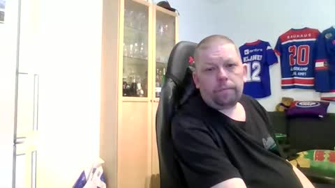 fluffy_espen online show from 04-23-26, 08:35