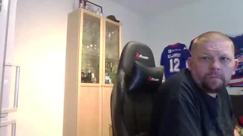 fluffy_espen online show from 06-09-26, 10:49