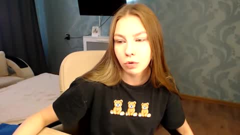 Molli  Ready for any play with you. Hottest show in pvt  Help a student earn big tokens  online show from 04-15-26, 02:02