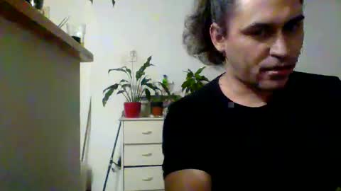 Snapshot of fortica4 chatting on 05-24-26, 01:32 Leo online show from 05-24-26, 01:32