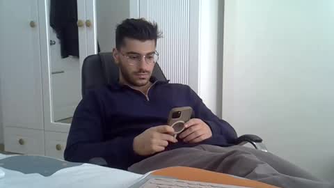 Snapshot of fortiori8 chatting on 11-13-25, 01:21 fortiori8 online show from 11-13-25, 01:21