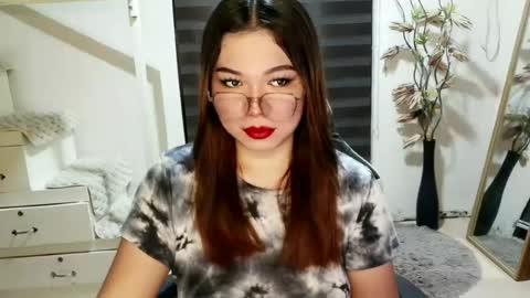 Snapshot of foxieeealona chatting on 06-28-26, 03:23 Alicia Baby online show from 06-28-26, 03:23