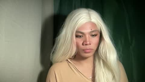 Snapshot of foxli_xx chatting on 04-25-26, 11:13 KITTY online show from 04-25-26, 11:13