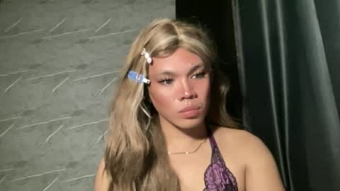 Snapshot of foxli_xx chatting on 06-23-26, 01:25 KITTY online show from 06-23-26, 01:25
