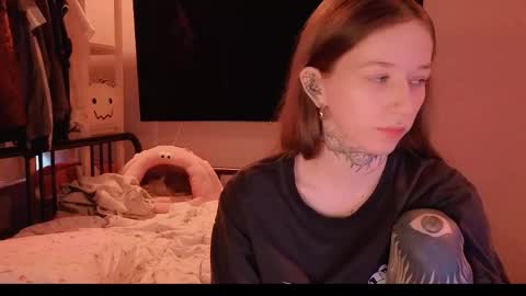 Snapshot of fran_bow chatting on 04-28-26, 01:16 fran_bow online show from 04-28-26, 01:16