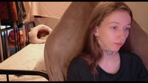 Snapshot of fran_bow chatting on 05-12-26, 01:19 fran_bow online show from 05-12-26, 01:19