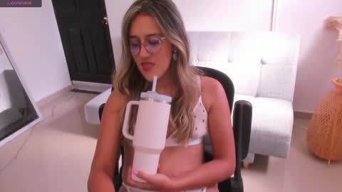 Snapshot of francesca__ross chatting on 01-18-25, 08:19 Francesca online show from 01-18-25, 08:19