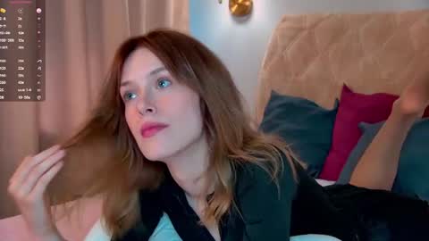 Snapshot of francesday chatting on 07-17-26, 04:34 Frances online show from 07-17-26, 04:34