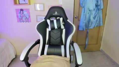 franchezcaa online show from 06-13-26, 07:56