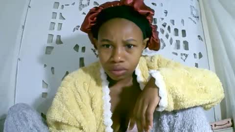 Snapshot of franciefrancie chatting on 02-11-26, 06:29 francilla online show from 02-11-26, 06:29