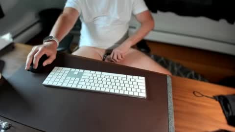 Snapshot of frankfruter10 chatting on 06-23-26, 03:10 hung4fun online show from 06-23-26, 03:10