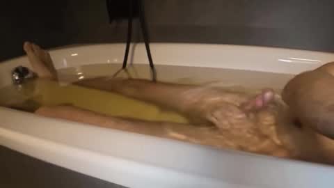 Snapshot of franky84 chatting on 03-18-26, 03:48 franky84 online show from 03-18-26, 03:48