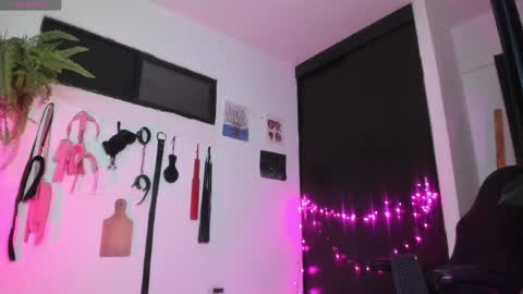 Lia Gomez online show from 05-27-26, 01:57