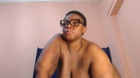 Snapshot of freakyboobsxx chatting on 06-27-26, 12:22 Kimmy online show from 06-27-26, 12:22