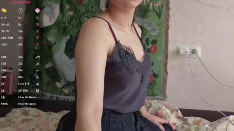 Mia online show from 05-22-26, 05:03