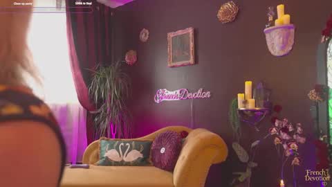 Louise or Lou 3 online show from 03-26-26, 11:38