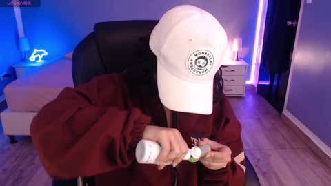 Snapshot of frida_lassi_ chatting on 01-27-25, 12:05 frida_lassi_ online show from 01-27-25, 12:05