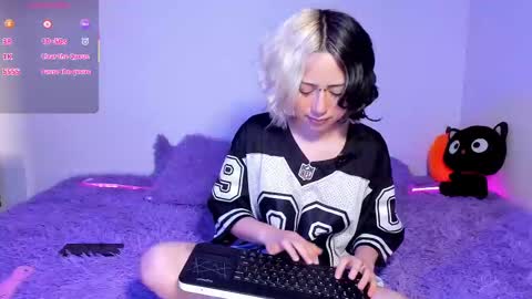 Snapshot of frida_lassi_ chatting on 09-18-25, 07:05 frida_lassi_ online show from 09-18-25, 07:05