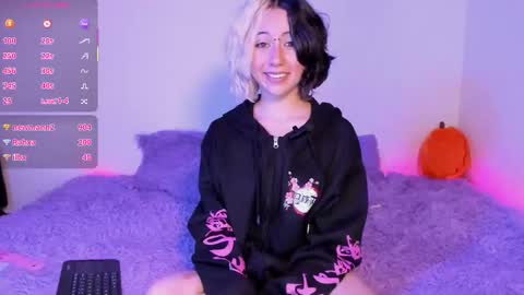 Snapshot of frida_lassi_ chatting on 09-28-25, 05:57 frida_lassi_ online show from 09-28-25, 05:57