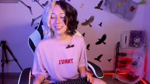 Snapshot of frida_lassi_ chatting on 10-11-25, 01:16 frida_lassi_ online show from 10-11-25, 01:16