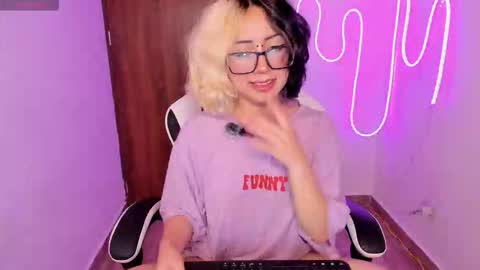 Snapshot of frida_lassi_ chatting on 11-13-25, 08:52 frida_lassi_ online show from 11-13-25, 08:52