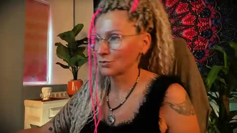 Frida Tander online show from 05-27-26, 05:15