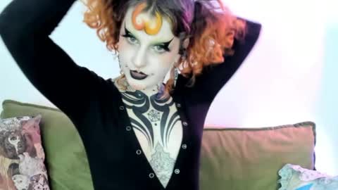 Snapshot of friskyflowers chatting on 04-11-26, 12:15 cherry online show from 04-11-26, 12:15