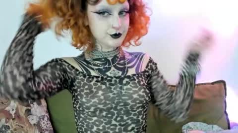 Snapshot of friskyflowers chatting on 04-11-26, 11:53 cherry online show from 04-11-26, 11:53