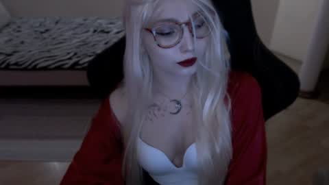 Snapshot of fromsun_forsoul chatting on 06-18-26, 09:30 Lilith online show from 06-18-26, 09:30