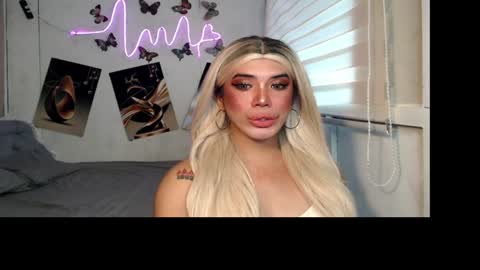 MISS NEILLY online show from 07-31-26, 08:47