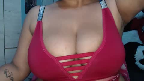 Snapshot of fucking_temptation1 chatting on 01-08-26, 02:36 Mia and Gary online show from 01-08-26, 02:36