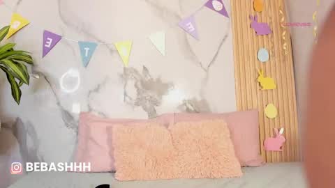   Independent model online show from 04-07-26, 10:15