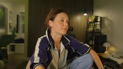 Snapshot of g_ia chatting on 05-22-26, 07:19 G online show from 05-22-26, 07:19