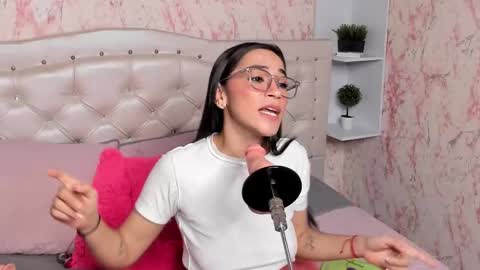 Snapshot of gabbieskinny chatting on 11-28-25, 05:15 gabbieskinny online show from 11-28-25, 05:15