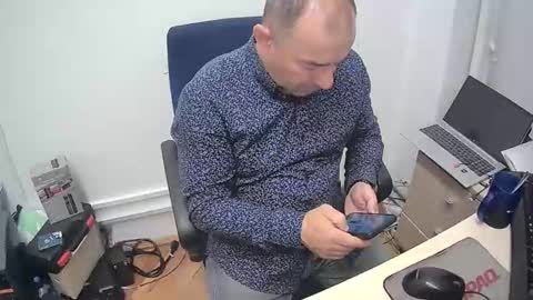 Snapshot of gabriel9_2003 chatting on 04-03-26, 09:51 gabriel9_2003 online show from 04-03-26, 09:51