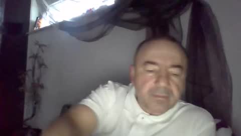 Snapshot of gabriel9_2003 chatting on 04-11-26, 04:11 gabriel9_2003 online show from 04-11-26, 04:11