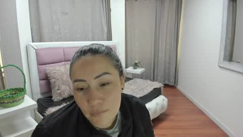 Snapshot of gaby_trent chatting on 06-18-26, 04:33 gabriela online show from 06-18-26, 04:33