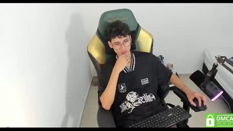 Snapshot of gendo_05 chatting on 07-09-26, 09:52 GENDO online show from 07-09-26, 09:52