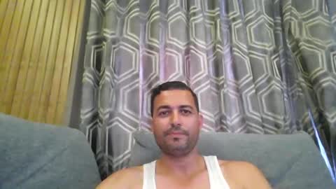 Snapshot of genteldevil chatting on 06-18-26, 04:00 genteldevil online show from 06-18-26, 04:00
