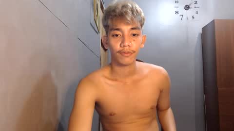 Snapshot of gentlemanlustx chatting on 06-10-26, 11:09 Rayl online show from 06-10-26, 11:09