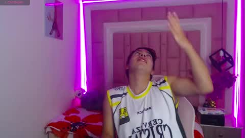 Snapshot of georgesmith_1 chatting on 12-17-24, 03:50 GEORGE online show from 12-17-24, 03:50