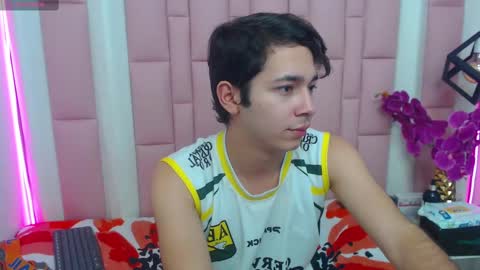 Snapshot of georgesmith_1 chatting on 12-17-24, 06:56 GEORGE online show from 12-17-24, 06:56