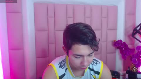 Snapshot of georgesmith_1 chatting on 12-17-24, 10:01 GEORGE online show from 12-17-24, 10:01