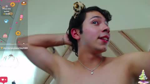 Snapshot of georgesmith_1 chatting on 12-19-24, 07:07 GEORGE online show from 12-19-24, 07:07