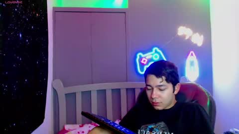 Snapshot of georgesmith_1 chatting on 12-27-24, 06:35 GEORGE online show from 12-27-24, 06:35